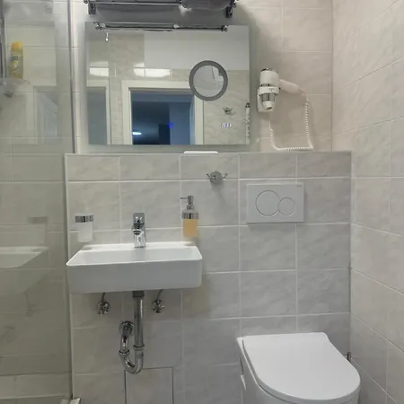 Am Hauptbahnhof N.4 *