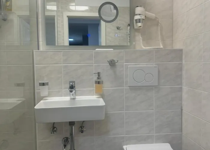 Am Hauptbahnhof N.4 *