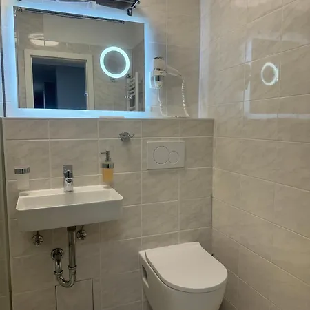 Am Hauptbahnhof N.4 *