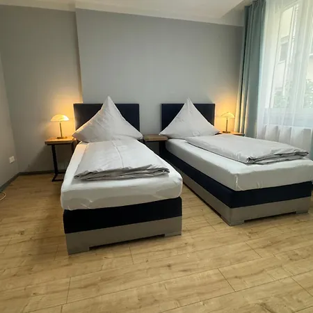 Am Hauptbahnhof N.4 *